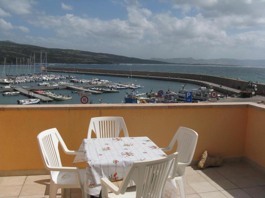 Borgo Spiaggia Vista Mare Isola Rossa Exteriér fotografie